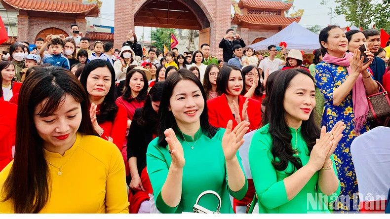 The festival attracts the participation of many people and tourists. The festival attracts the participation of many people and tourists.