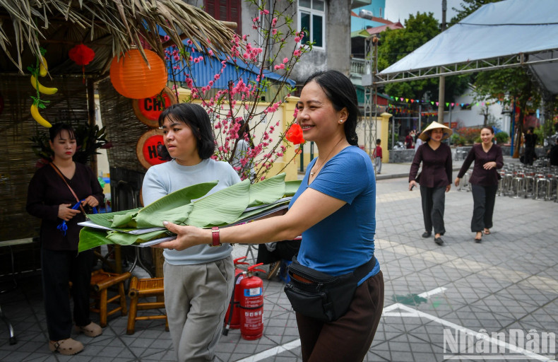 Dong leaves are also washed and ready to serve tourists.