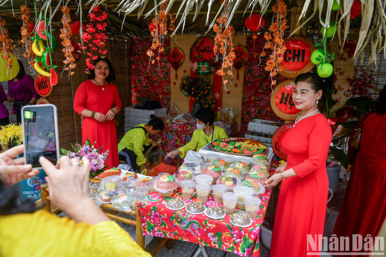 Tourists capture moments at the traditional festival of Phu Thuong Village.