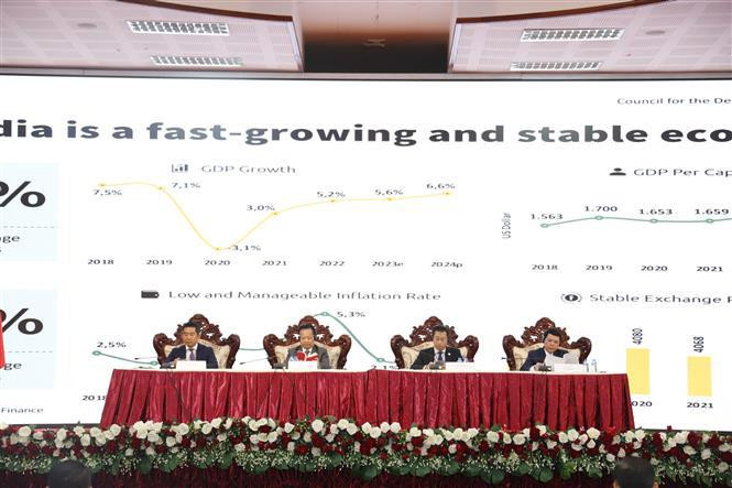 Representatives of Vietnam, Laos, and Cambodia co-chair the conference. (Photo: VNA)