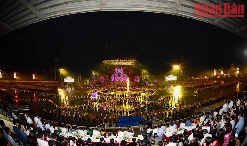 Art programme “Xoe Thai – the quintessence of the heritage region”. (Photo: Tran Hai)