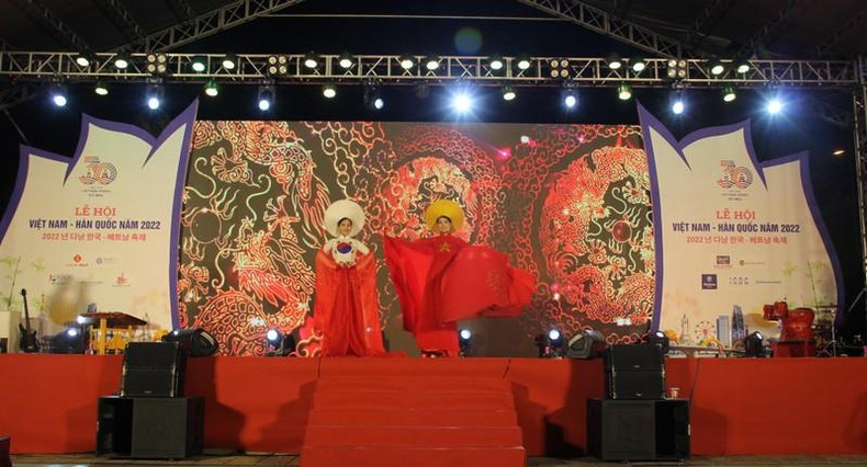 The image of the flags of Vietnam and Korea on Vietnamese traditional Ao Dai. The image of the flags of Vietnam and Korea on Vietnamese traditional Ao Dai.
