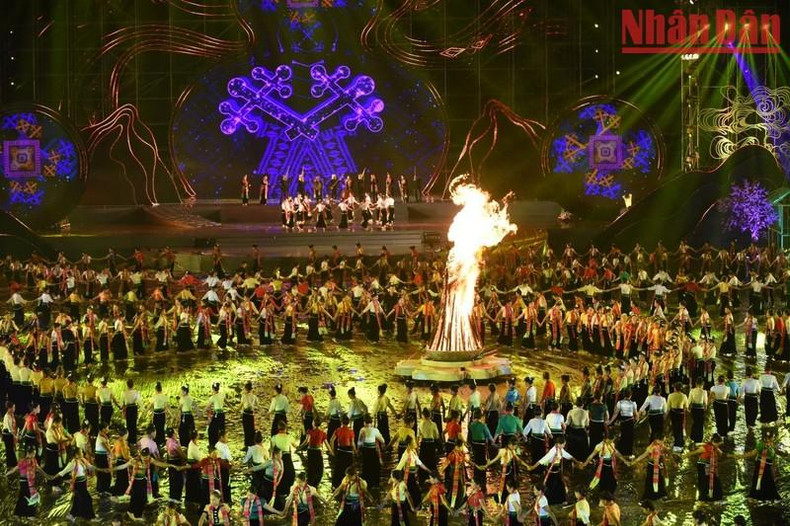 Art programme “Xoe Thai – the quintessence of the heritage region”. (Photo: Tran Hai)