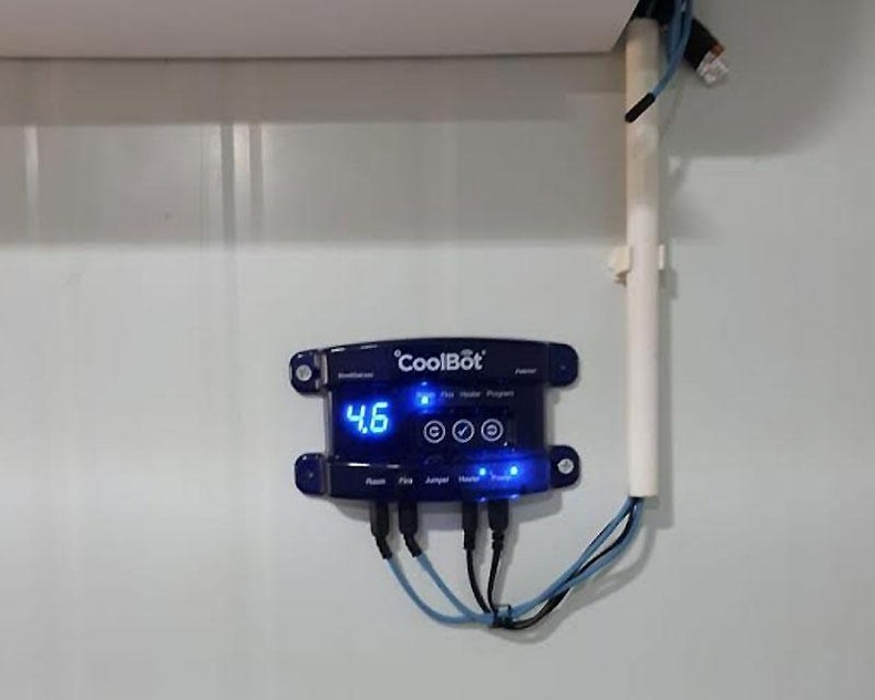 The CoolBot controller connected to the air conditioner helps bring the temperature down to below 5 degrees Celsius. A conventional air conditioner when installed with the controller can cool a storage space with maximum volume of 30m3.