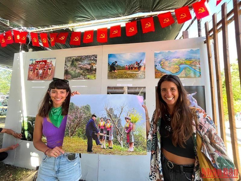 Mariana Melo (left), who visited Vietnam with her friends in 2019, very happy to see the images reminiscent of her trip with many impressive experiences. The two think that Vietnam is very attractive and has friendly people and beautiful nature, so they will definitely return to visit next year.