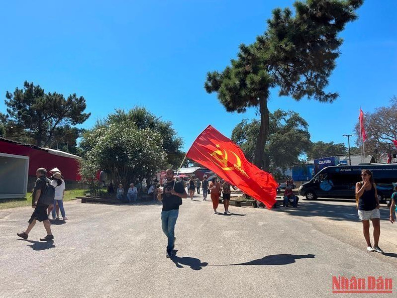 The Avante Press Festival is a cultural and entertainment as well as an opportunity for locals to express their support for the Portuguese Communist Party.