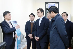 The National Election Council delegation conducts on-site checks in Viet Tri ward, Phu Tho province, on January 6. (Photo: VNA)