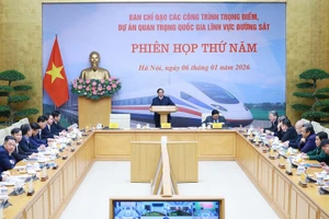 Prime Minister Pham Minh Chinh chairs the fifth meeting of the steering committee for key national railway projects. (Photo: VNA)