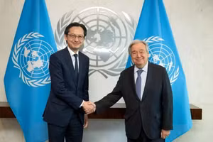 UN Secretary-General Antonio Guterres (right) and Ambassador Do Hung Viet, head of Viet Nam’s Permanent Mission to the UN (Photo: Viet Nam’s Permanent Mission to the UN)