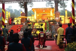 Royal rituals were re-enacted in a solemn manner.