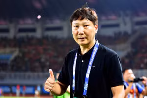 Head coach Kim Sang-sik’s personnel and tactical changes steered Viet Nam to a convincing win. (Photo: VFF)