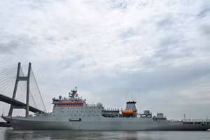The training ship Qijiguang (Hull 83) arrives in Ho Chi Minh City on July 5 for a five-day goodwill visit. (Photo: qdnd.vn)