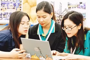 Many people still regard the free use of products ranging from films and music to computer software as normal. (Photo: NAM ANH)