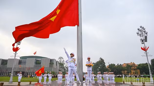 [Photos] Twenty-five years of Flag-Raising Ceremony at Ba Dinh Square