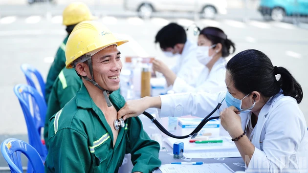 The series of activities caring for material and spiritual well-being is designed as a festive day of appreciation for workers.