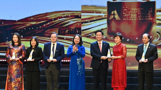 [In Pictures] Award ceremony of the Human Act Prize 2025