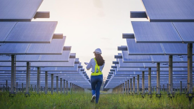 Green production and energy conservation are the prevailing trends today. (Photo: QUY HIEN) viec2.jpg