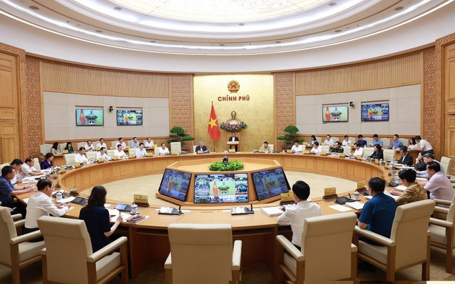 At the regular June cabinet meeting on July 3. (Photo: VNA) At the regular June cabinet meeting on July 3. (Photo: VNA)