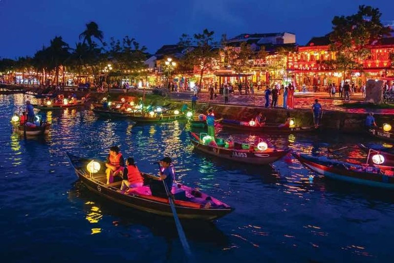 Robert (Indonesia) Sunset in Hoi An. t16.jpg