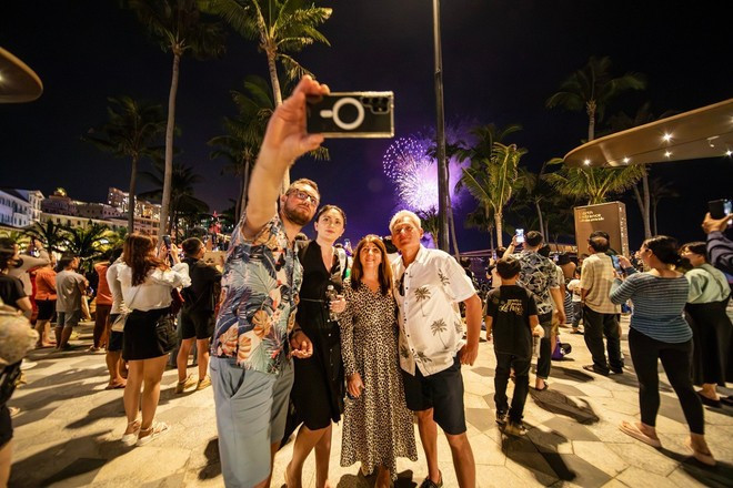 Nightly fireworks at Sunset Town are among the experiences most loved by international visitors (Photo: Sun Group) Nightly fireworks at Sunset Town are among the experiences most loved by international visitors (Photo: Sun Group)