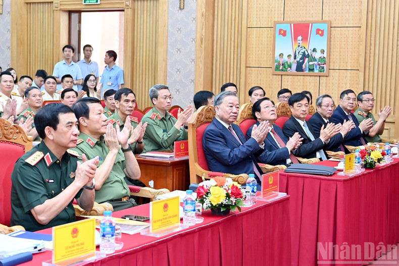 Party General Secretary To Lam, along with Party and State leaders and delegates, attend the meeting l5.jpg