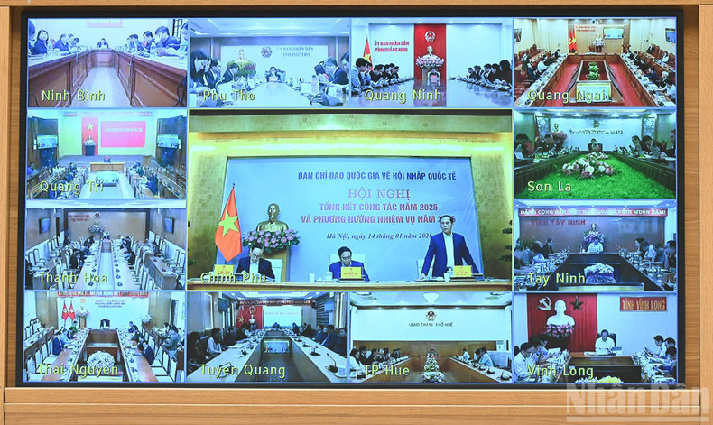 The conference is held at the Government Office and connected online to provinces and cities across the country.
