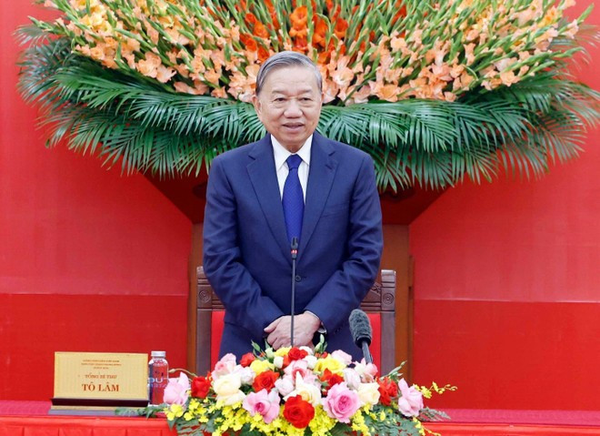 Party General Secretary To Lam speaks at the meeting with 70 exemplary individuals and collectives from forces joining security and order protection at the grassroots level nationwide in Ha Noi on November 11. (Photo: VNA)