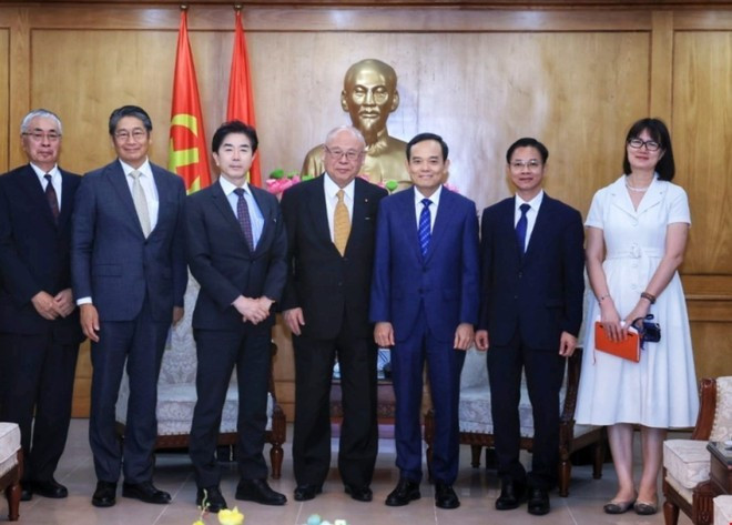 Vietnamese and Japanese delegates pose for a photo. (Photo: VNA) Vietnamese and Japanese delegates pose for a photo. (Photo: VNA)