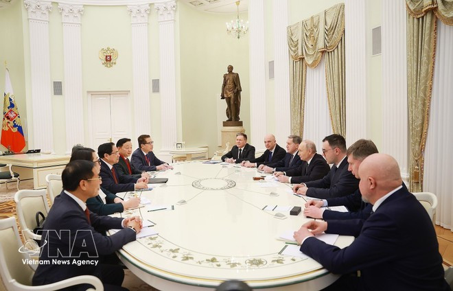 At the meeting between Vietnamese Prime Minister Pham Minh Chinh and Russian President Vladimir Putin in Moscow on March 25 (Photo: VNA)