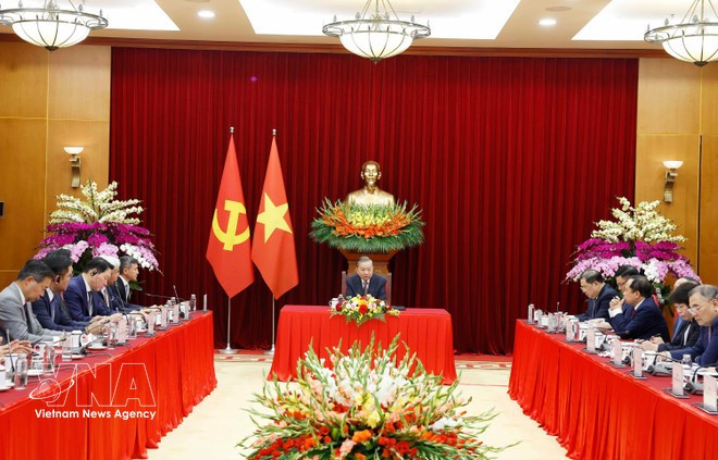 Party General Secretary To Lam hosts representatives of more than 40 international corporations from the Asia Business Council in Ha Noi on March 26 (Photo: VNA)