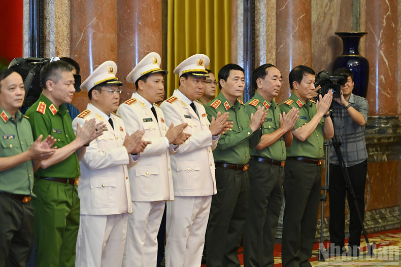 Minister of Public Security Luong Tam Quang and leaders of the Ministry of Public Security at the event.