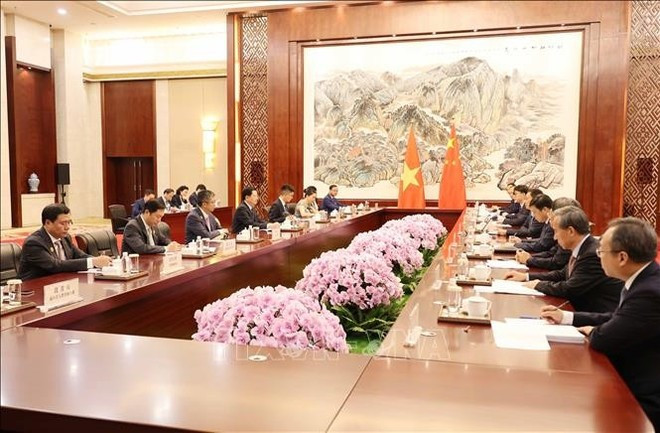 The meeting between Deputy Prime Minister Mai Van Chinh and Chinese Vice President Han Zheng in Nanning city on September 16, 2025. (Photo: VNA) The meeting between Deputy Prime Minister Mai Van Chinh and Chinese Vice President Han Zheng in Nanning city on September 16, 2025. (Photo: VNA)