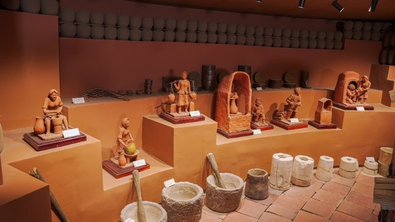 The artworks depict various stages of the pottery-making process bat3.jpg
