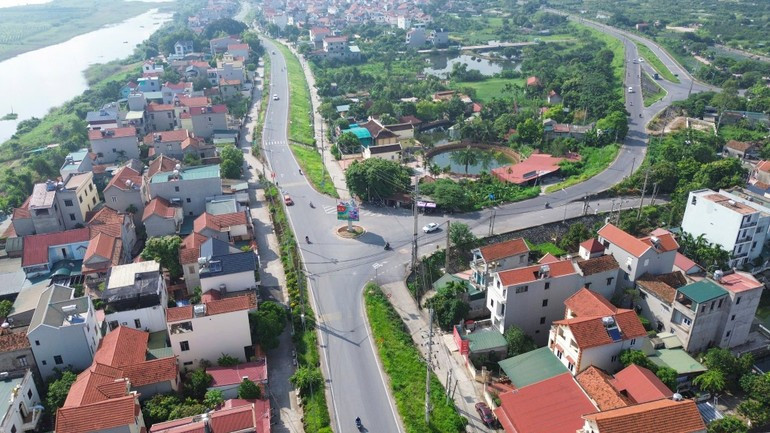 The inter-village roads in O Dien Commune are spacious and well-constructed, creating favourable conditions for the circulation of goods and the development of the local economy. o1.jpg