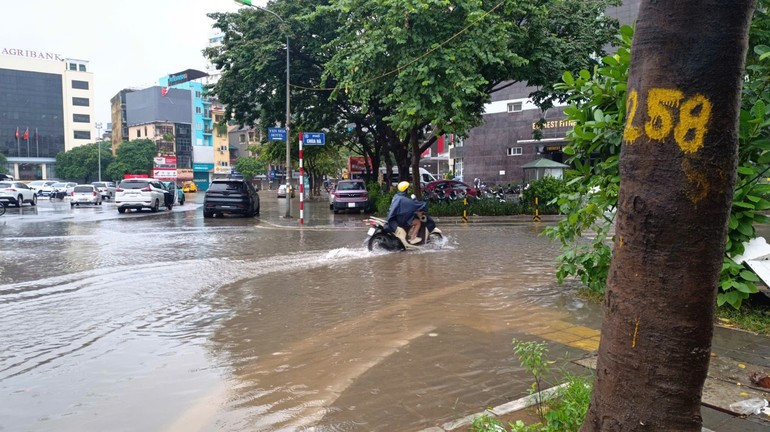 Chua Ha Street. (Photo: Van Thinh) Chua Ha Street. (Photo: Van Thinh)