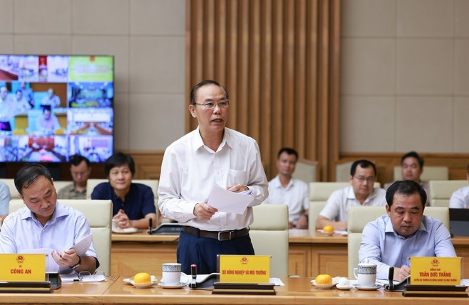 Deputy Minister of Agriculture and Environment Phung Duc Tien delivers a report on IUU fishing at the session. (Photo: VNA) Deputy Minister of Agriculture and Environment Phung Duc Tien delivers a report on IUU fishing at the session. (Photo: VNA)