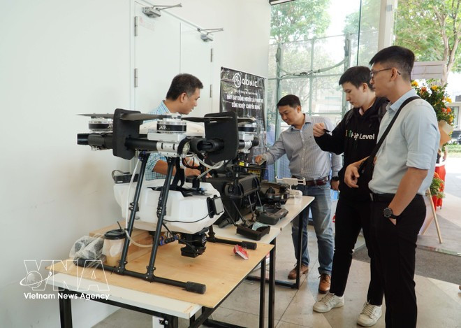 Technological products and devices are displayed as part of the launch event. (Photo: VNA)