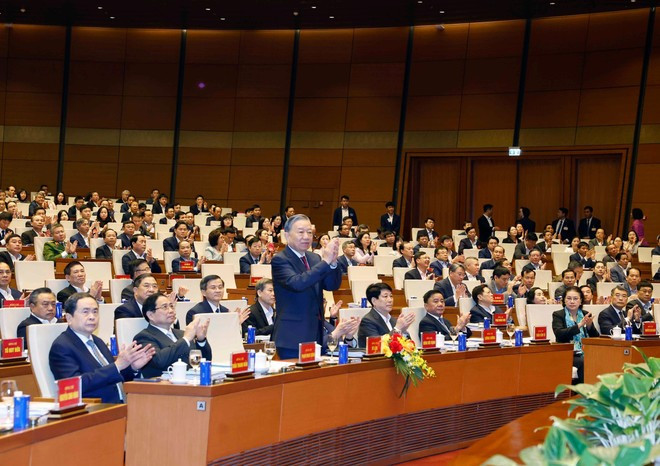 Party General Secretary To Lam and incumbent and former leaders of the Party and State at the conference in Ha Noi on February 7. (Photo: VNA)