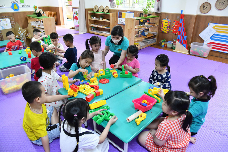 Class time for teachers and children at Vinh Hung Kindergarten (Ha Noi). (Photo: Dang Khoa) g2.jpg