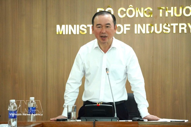 Phan Van Chinh, Deputy Director of the Domestic Market Management and Development Agency, speaks at the event. (Photo: VNA)