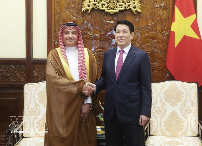 State President Luong Cuong (R) receives Saudi Arabian Ambassador Thamer Mohammed al-Gosaibi in Ha Noi on March 18. (Photo: VNA)