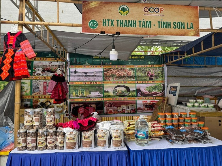 OCOP and clean farm products showcased to capital’s residents o2.jpg
