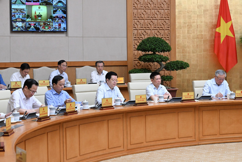 Government members attend the meeting. Government members attend the meeting.