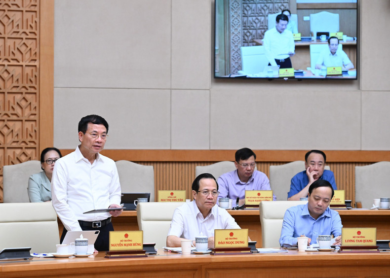 Minister of Science and Technology Nguyen Manh Hung speaks at the meeting. Minister of Science and Technology Nguyen Manh Hung speaks at the meeting.