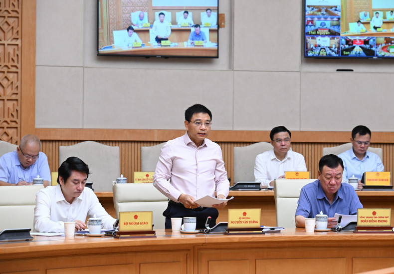 Minister of Finance Nguyen Van Thang presents a report on the socio-economic situation in July and the first seven months of 2025. Minister of Finance Nguyen Van Thang presents a report on the socio-economic situation in July and the first seven months of 2025.
