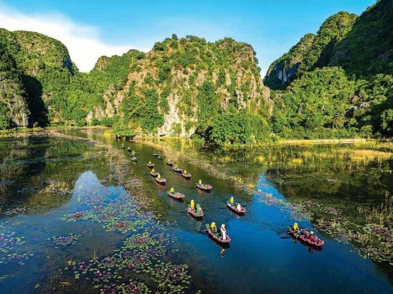 Mai Thanh Chuong (Viet Nam) Tam Coc in water lily season. t9.jpg