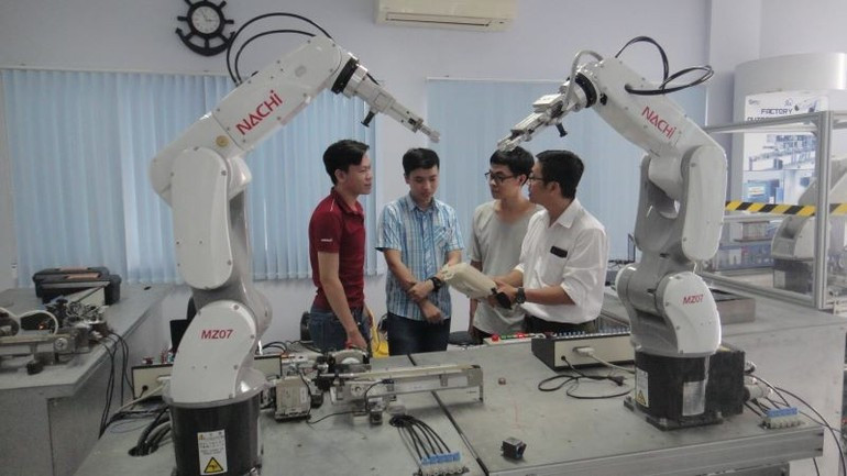 Training high-quality human resources at the Training Centre of the Ho Chi Minh City High-Tech Park. dao3.jpg