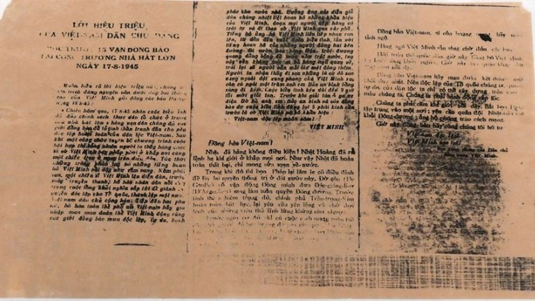 The appeal of the Viet Nam Democratic Party calling on people to respond to the General Uprising to seize power nationwide, dated August 17, 1945. (Photo taken at the National Museum of History) tan2.jpg