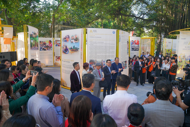 Alongside the Final Round, the exhibition is also held at Nhan Dan Headquarters, directly connected to Ho Guom pedestrian street, and is open to the public from November 15 to 30.