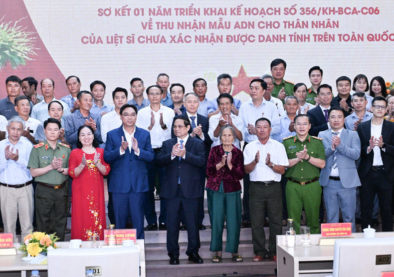 Prime Minister Pham Minh Chinh with other delegates attending the conference. l12.jpg